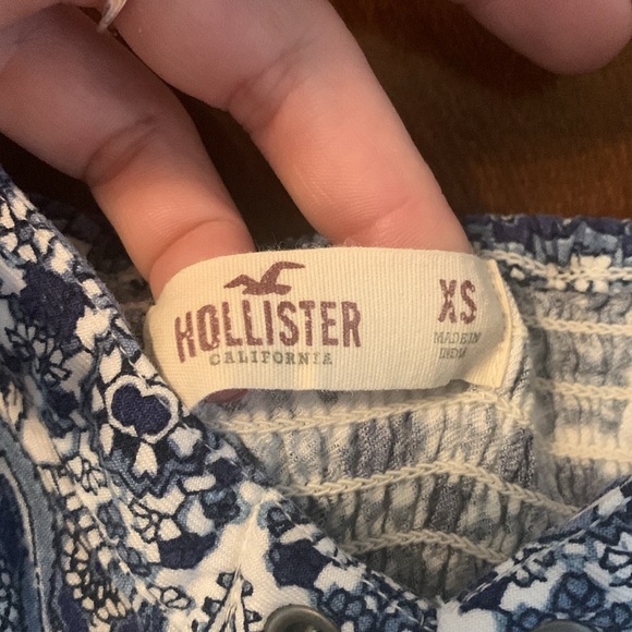 Hollister blue & white paisley print romper with criss cross lace up front 😍😍 - Picture 6 of 9